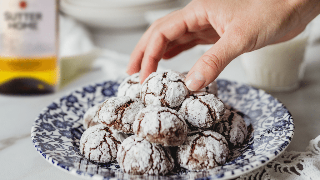 Sutter Home’s Homemade Chocolate Crackle Cookies Bring Everyone to the Kitchen - Sutter Home Family 