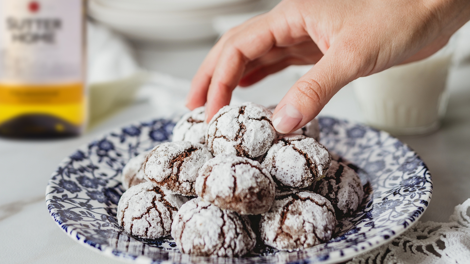 Sutter Home’s Homemade Chocolate Crackle Cookies Bring Everyone to the Kitchen