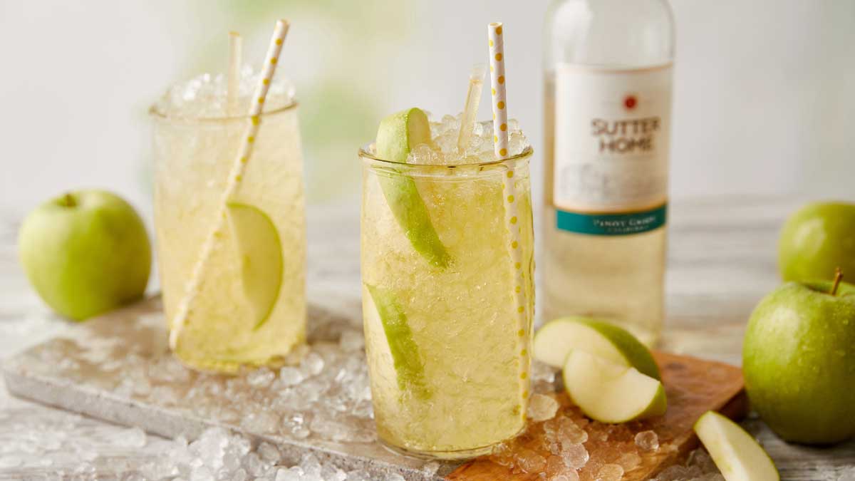 Sip Into Summer with the Sutter Home Pinot Grigio Honey Apple Crisp Crush Cocktail