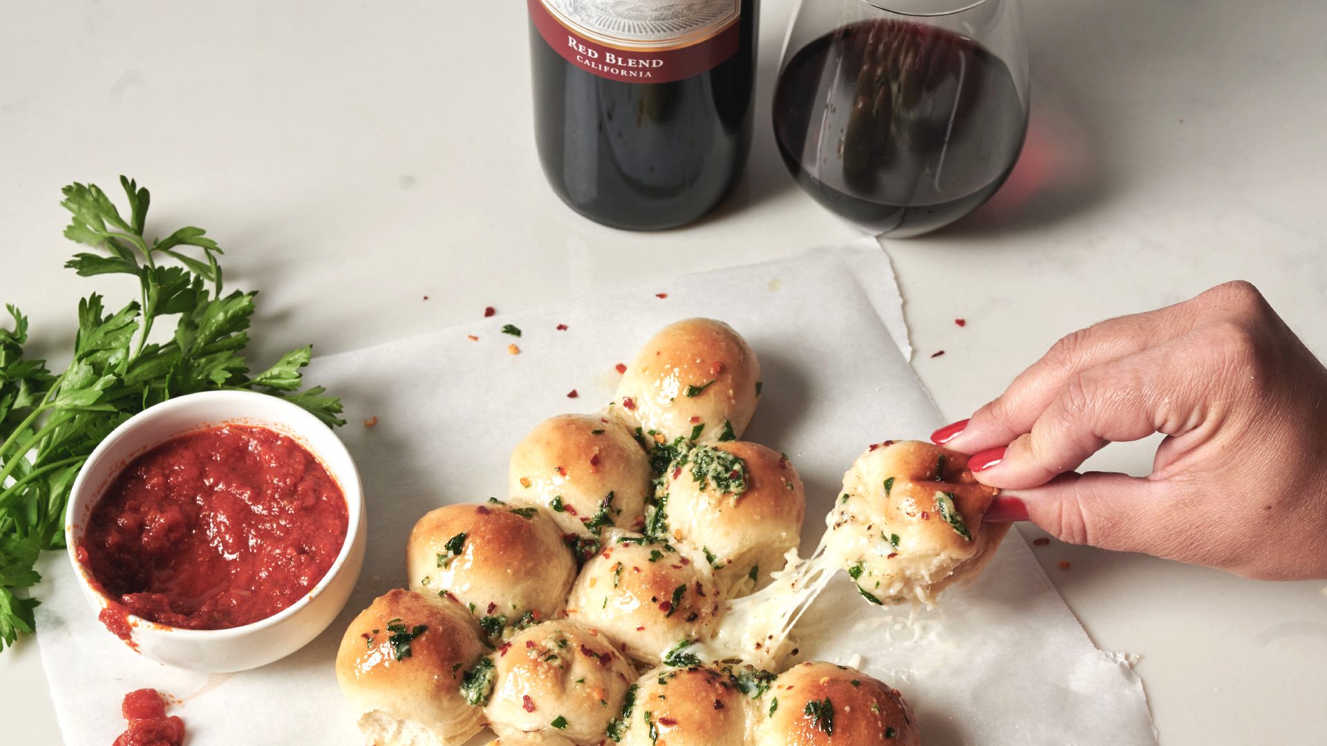 ​ Our Sutter Home Red Blend & Garlic Knot Tree Recipe Bring Joy to Every Gathering